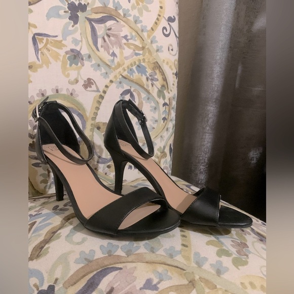 Time Thru Black Heels Size 7.5 - Picture 2 of 6